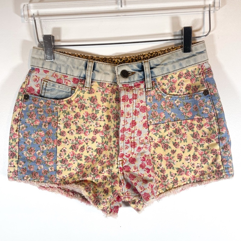 FARM Rio Floral High Waist Shorts - Multicolor - Picture 2 of 10